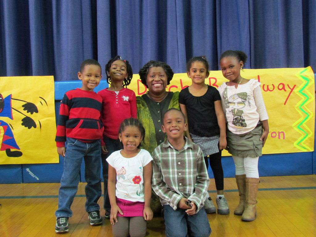 Donna Washington, center, with Dutch Broadway’s kindergarten class.