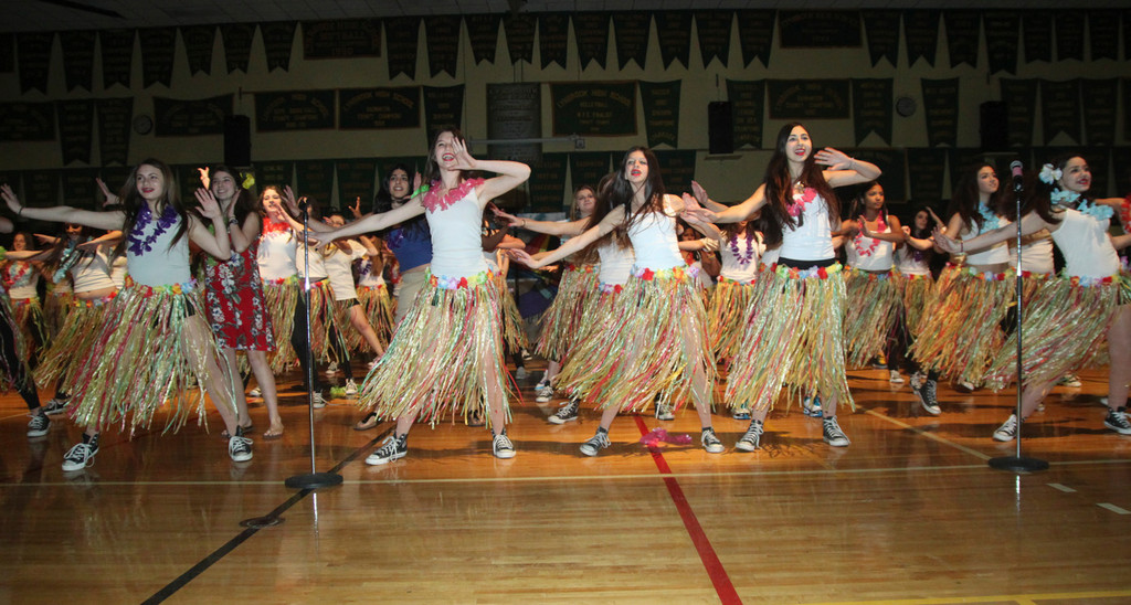 The freshmen girls dressed in grass skirts to match the Hawaiian theme of “Lilo and Stitch.”