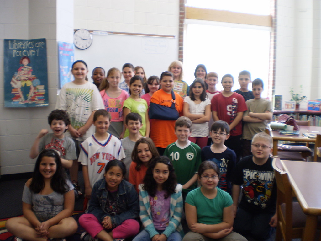 Mary Malloy, back row, and Libraria Elisa Kerin with the fourth-grade class.