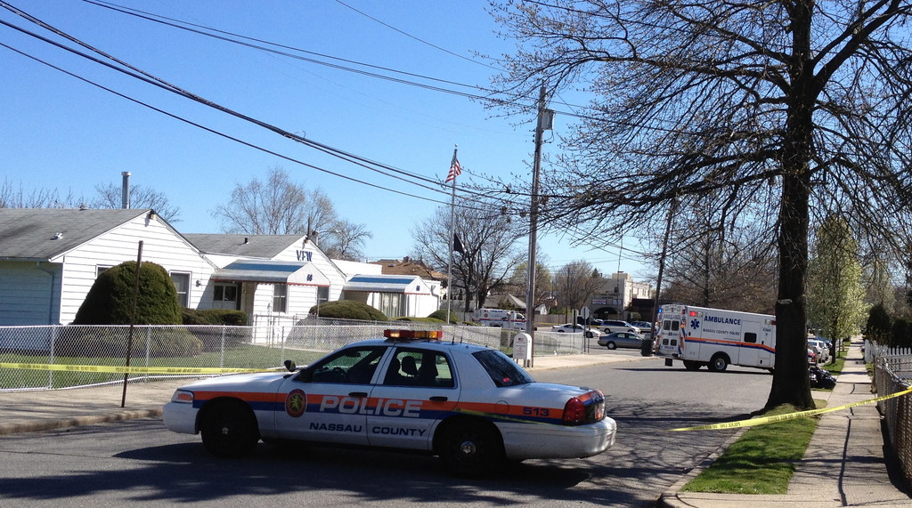 A suspicious package was found at the Franklin Square Library on April 6, around 12:50 p.m., according to the Nassau County Police Department’s 5th Precinct. Authorities quickly ordered an evacuation of the building, and the item is currently under investigation by the police department.
