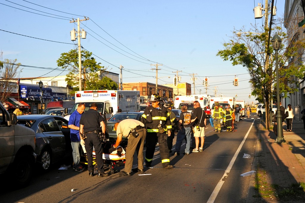 An accident occurred in the eastbound lane of the roadway, near Franklin Avenue in Franklin Square, on April 19.