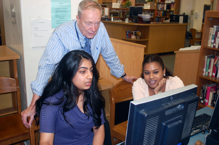 Retiring Central High School English teacher Richard Herrmann helped seniors Aliza Mahmood, left, and Cassandra Lalal with a recent assignment, writing literary critiques of classic novels.