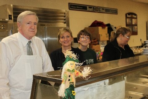 Superintendent of Baldwin Schools Dr. James Mapes, left, helped out during the BMS Thanksgiving dinner.