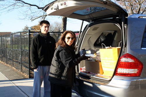 Lynbrook High School student Owen Daly helped PTA parent Melissa Fabel load food into a van for the PTA’s annual food drive to benefit the Mary Brennan INN.
