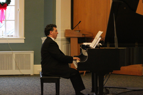 Jeffrey Biegel played a concert at the Lynbrook Public Library to benefit Island Harvest