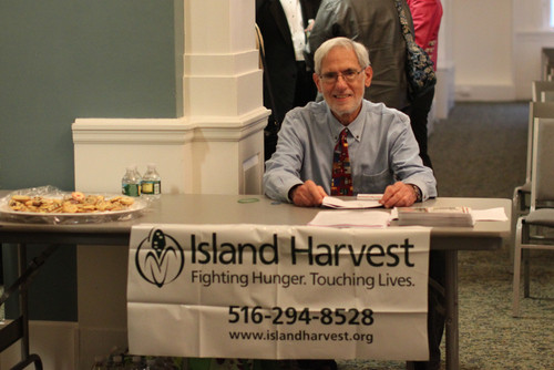 Stuart Cohen collected donations for Island Harvest and spoke about the organization.