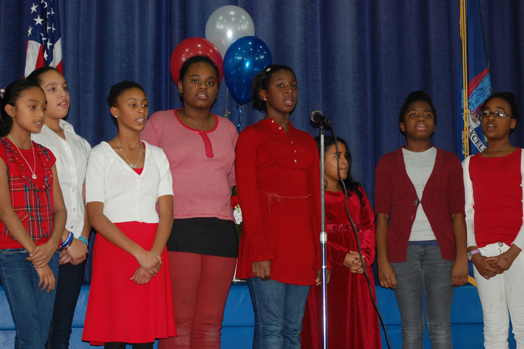 Students from the Dutch Broadway School sang the national anthem at the beginning of last Friday’s swearing-in ceremony.