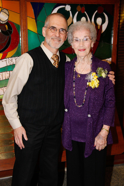 Cantor Jerry Korobow and Miriam Fine, who is the longest serving sisterhood board member, having started in 1934.