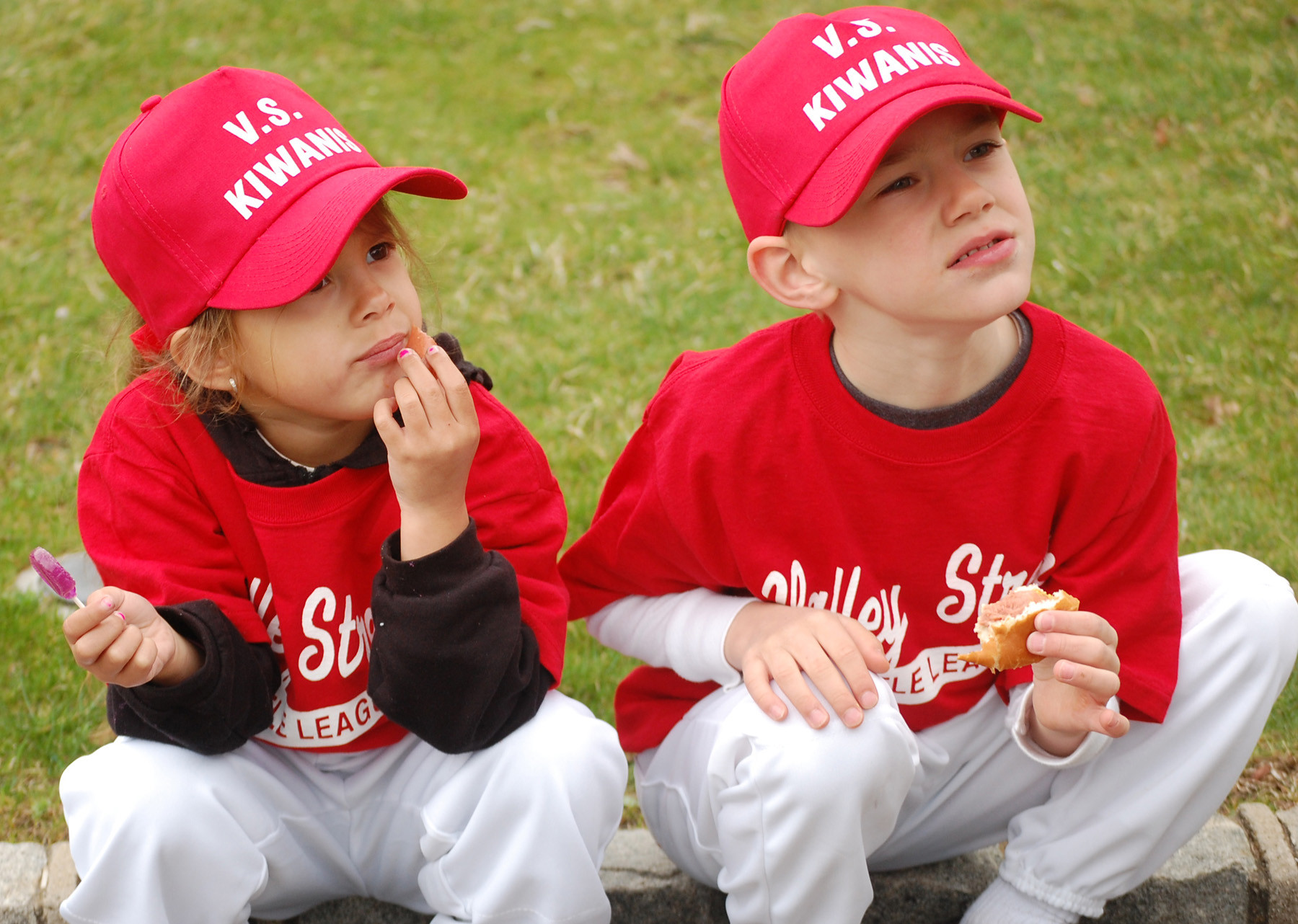 iavanna Quagliata, 4, and John Furlong Jr., 5, enjoyed a traditional baseball treat — hot dogs.