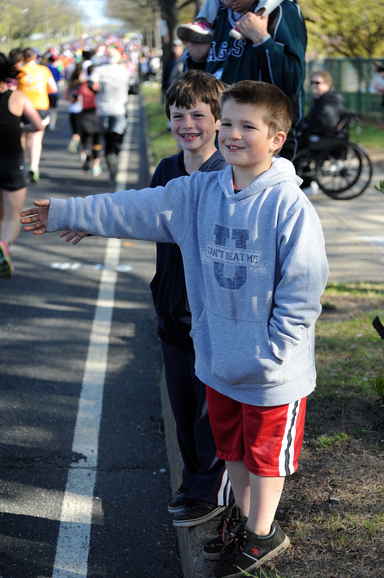 Sean Smith and Logan Schwartz, both 8, were two of 25,000 spectators who came out to support the runners.