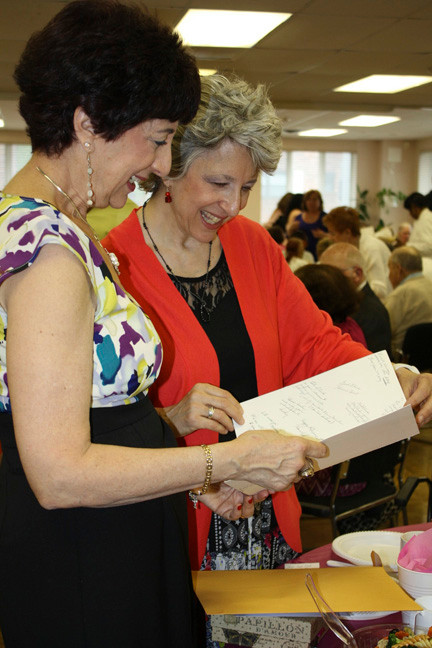 Dr. Cyd Charrow read a card signed by everyone at the center with her sister, Faye Nepon.