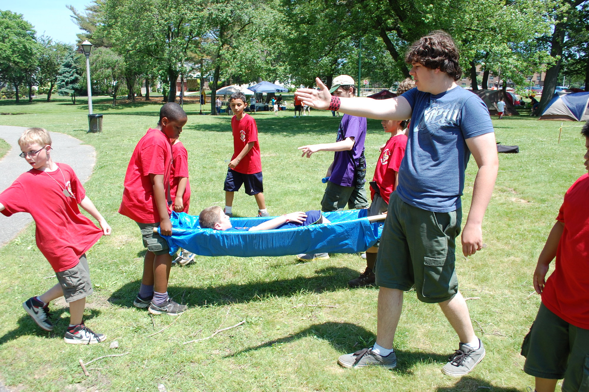 When a Cub Scout sprained his ankle, Boy Scouts from Troop 116 put their first aid skills to good use.
