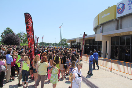 Thousands of Fans of the X Factor waited in Uniondale for the doors of the Coliseum to open on a hot June day.