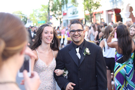 Jenny Reed and Vin Carocciolo smiled as the two walk down the avenue.