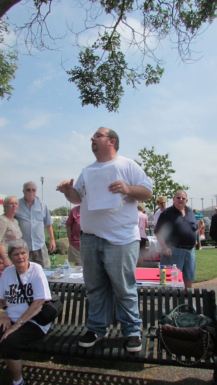 Event organizer and The11518 co-founder Dan Caracciolo addressed the crowd.