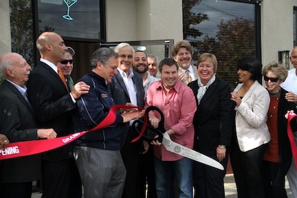 Owner Randy Narod and Manager/Partner Ryan Tannenbaum, with VIPs and Chamber of Commerce members, cut the ribbon at the grand opening of the new DaVinci