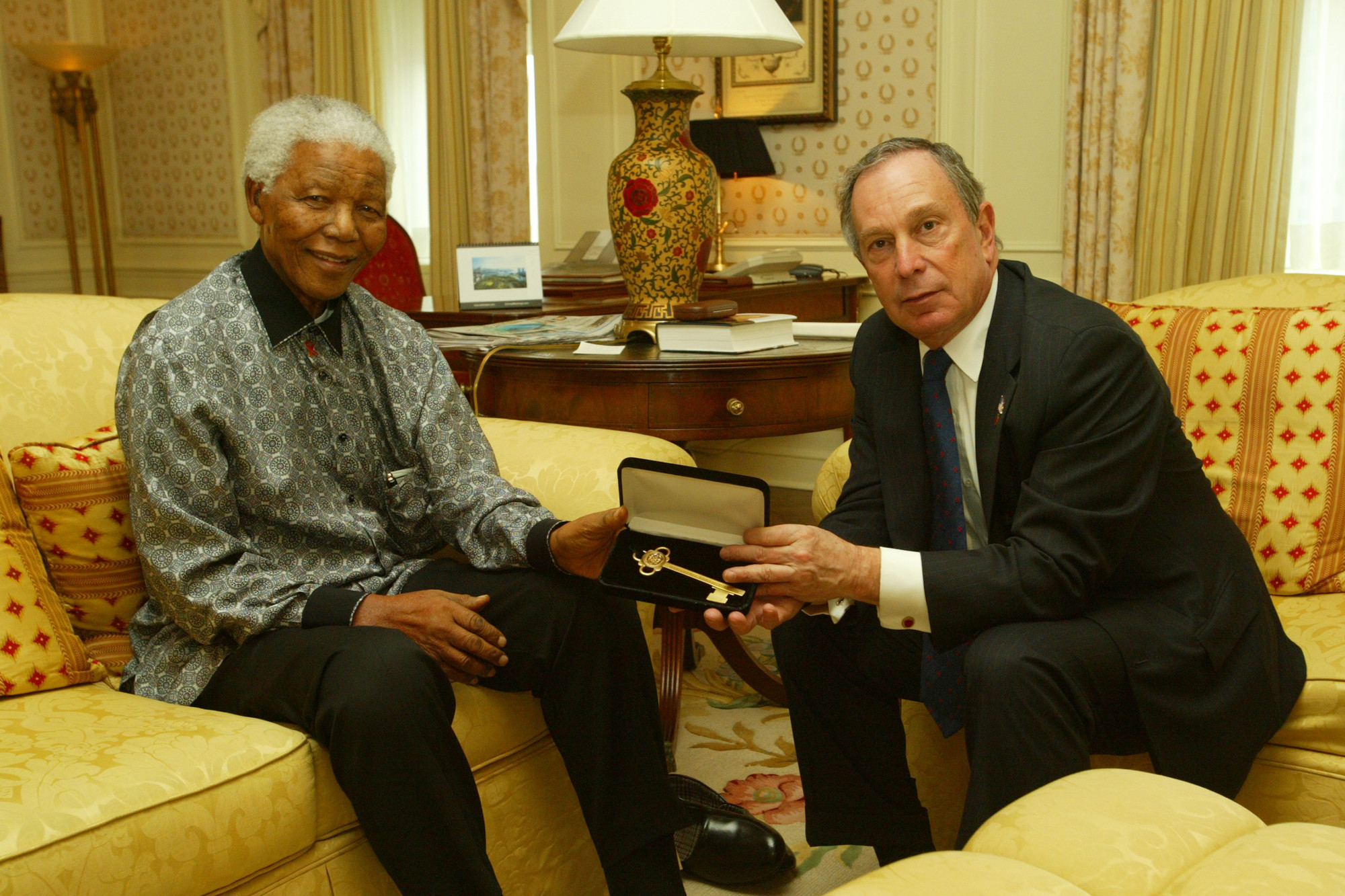 New York City Mayor Michael Bloomberg presented Mandela with a key to the city in 2005.
