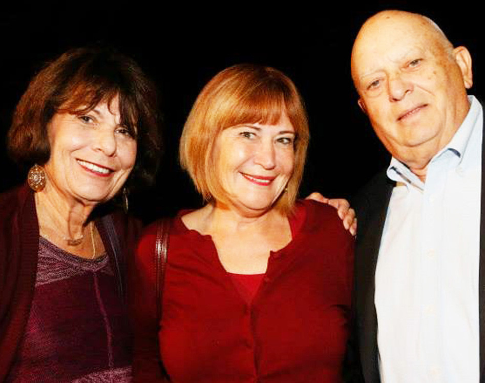 Barbara anD Philip Meltzer were influential in bringing Lesley Sachs, center, to the U.S. for the program. Philip Meltzer is a former President of Temple Am Echad and Arza.