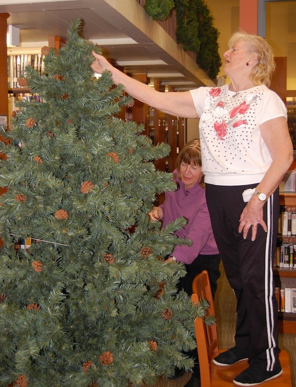 As a member of the Garden Club, Dorothy Walz would help decorate the Waldinger Library for Christmas each year.