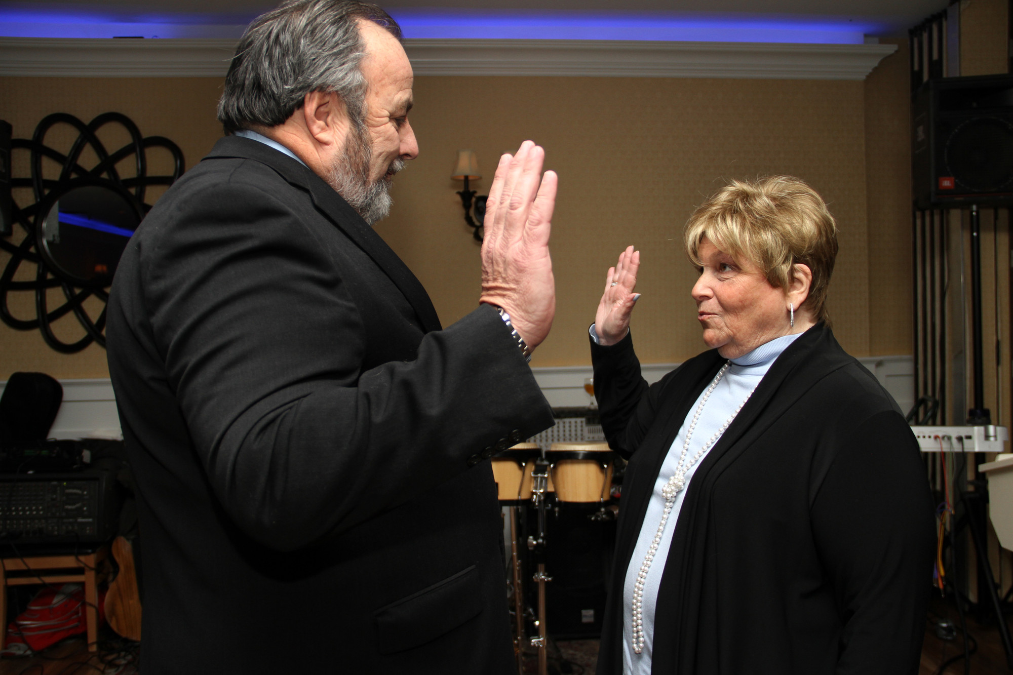 Barbara Goldfeder, the new chamber president, was sworn in by Mayor Murray.