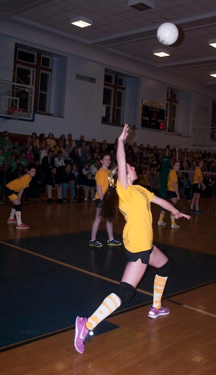 Stephanie Jackson of the Gold Team set up a serve during the girls volleyball.