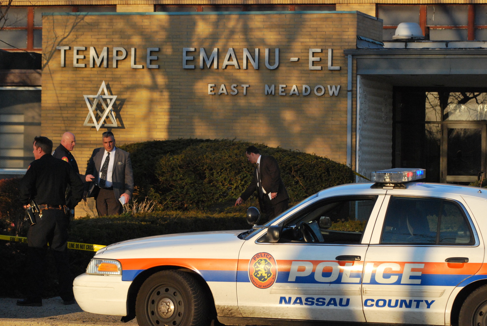 Police investigated outside Temple Emanu-El Saturday afternoon after a 34-year-old man was found dead in the parking lot.