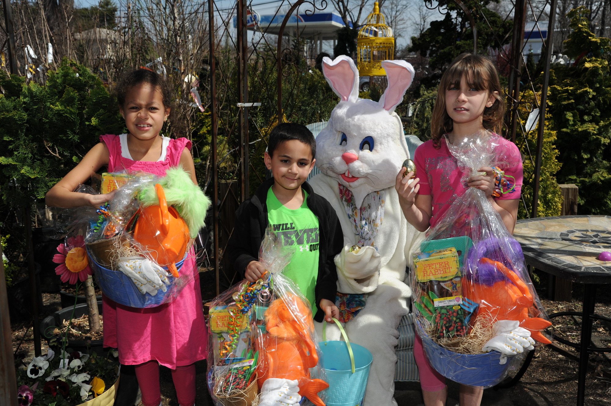 golden egg winners Ava Marie Hyat, 8, left, Anthony Paradiso, 7, and Serena Palmer, 8, with a holiday friend.