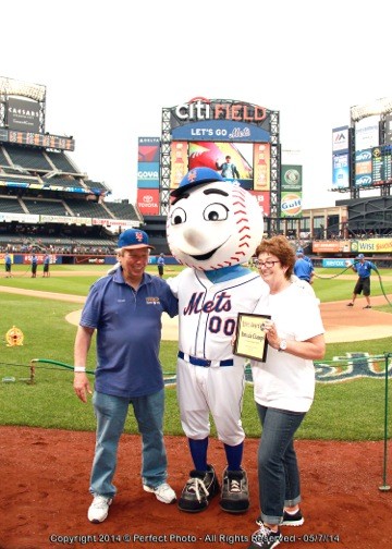 Patricia Ciampi, Spirit Award recipient and Frank Umowski, Lynbrook Little League executive board member and master coordinator of the annual event, along with Mr. Met, at Citi Field during the ceremonies.
