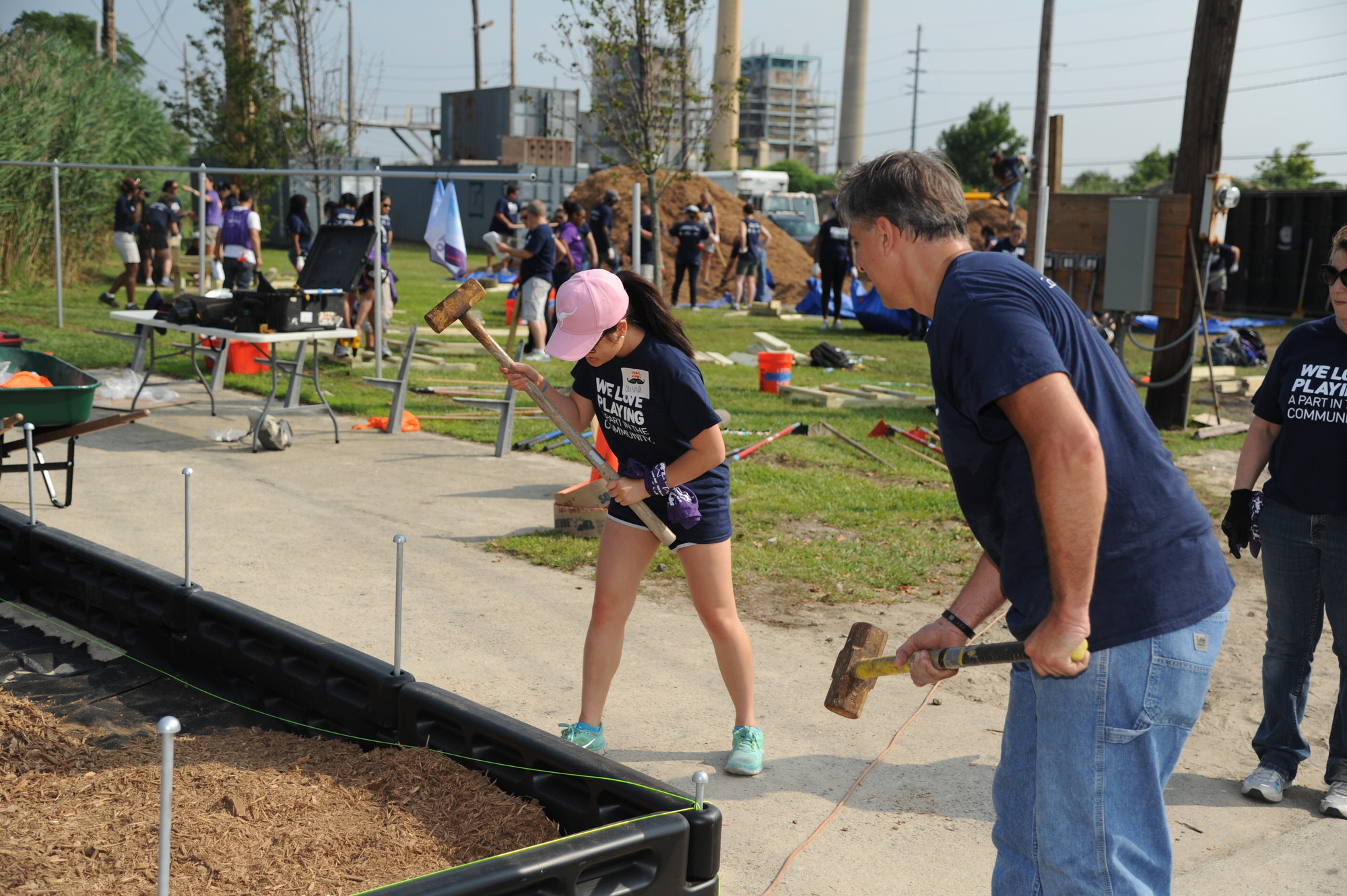 Olia Dwan and Frank Ayala of Jetblue helped with the construction of Landgraf Park.
