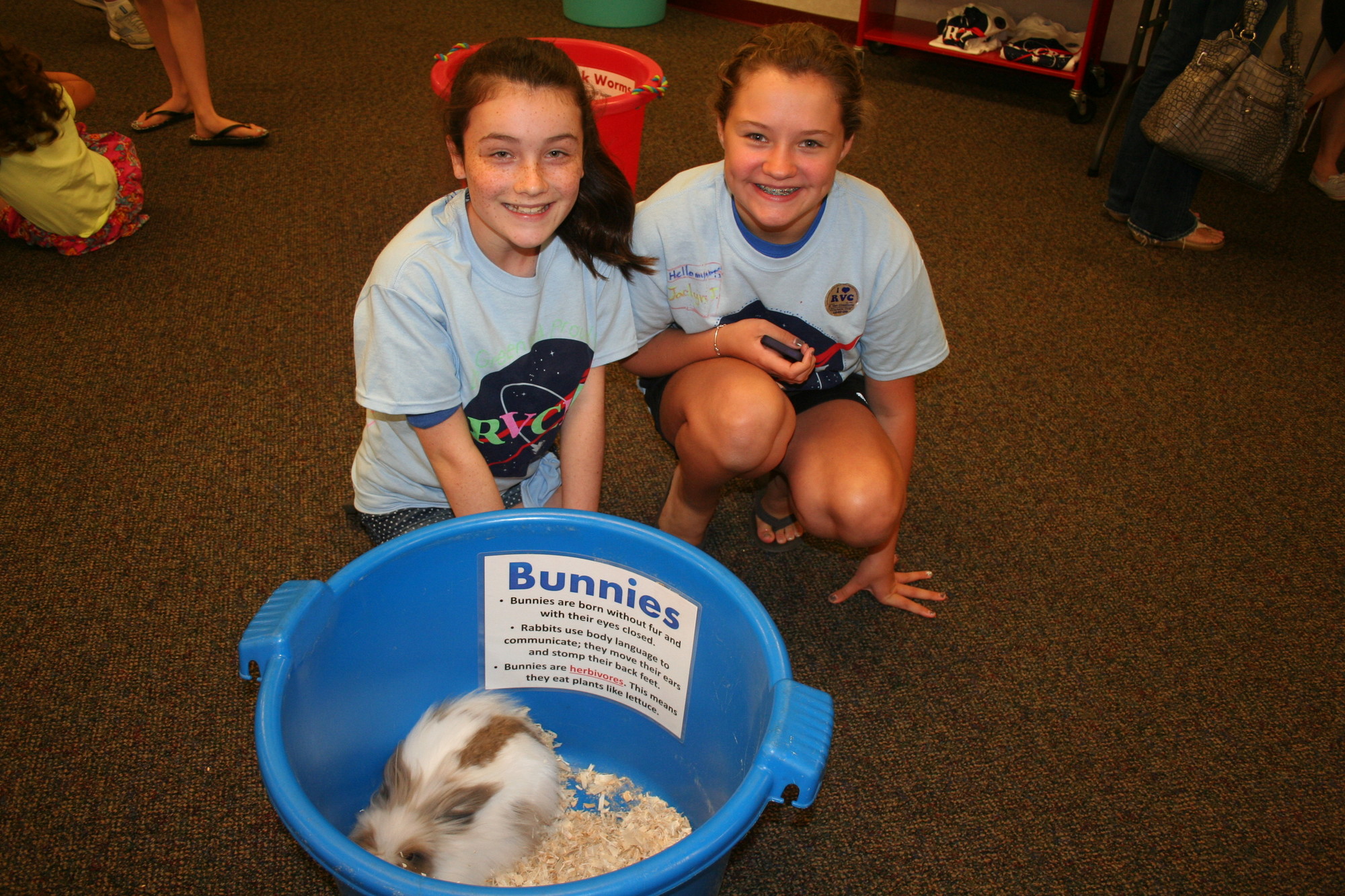 Deirare Ambrosi and Jaclyn Jahn were volunteers for the Frogs, Bugs and Animals program.