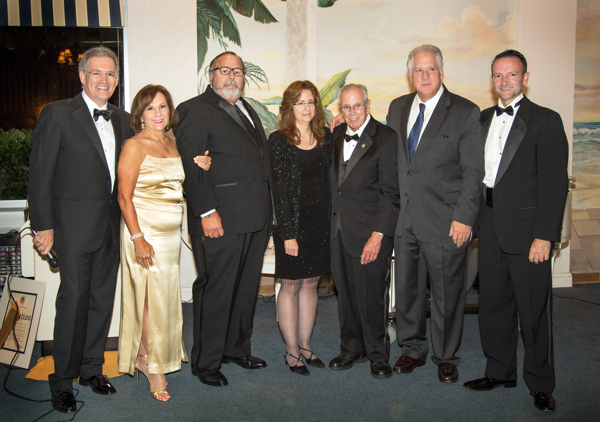 Co-chairman and President of the Guild Wayne Lipton, left, event Co-chair Joan MacNaughton, Honoree Mayor Francis X. Murray, the Mayor’s secretary Mary Rohrs, Honoree Eugene Murray, former village administrator Tony Cancellieri and former Guild honoree Michael Bower all enjoyed the evening.