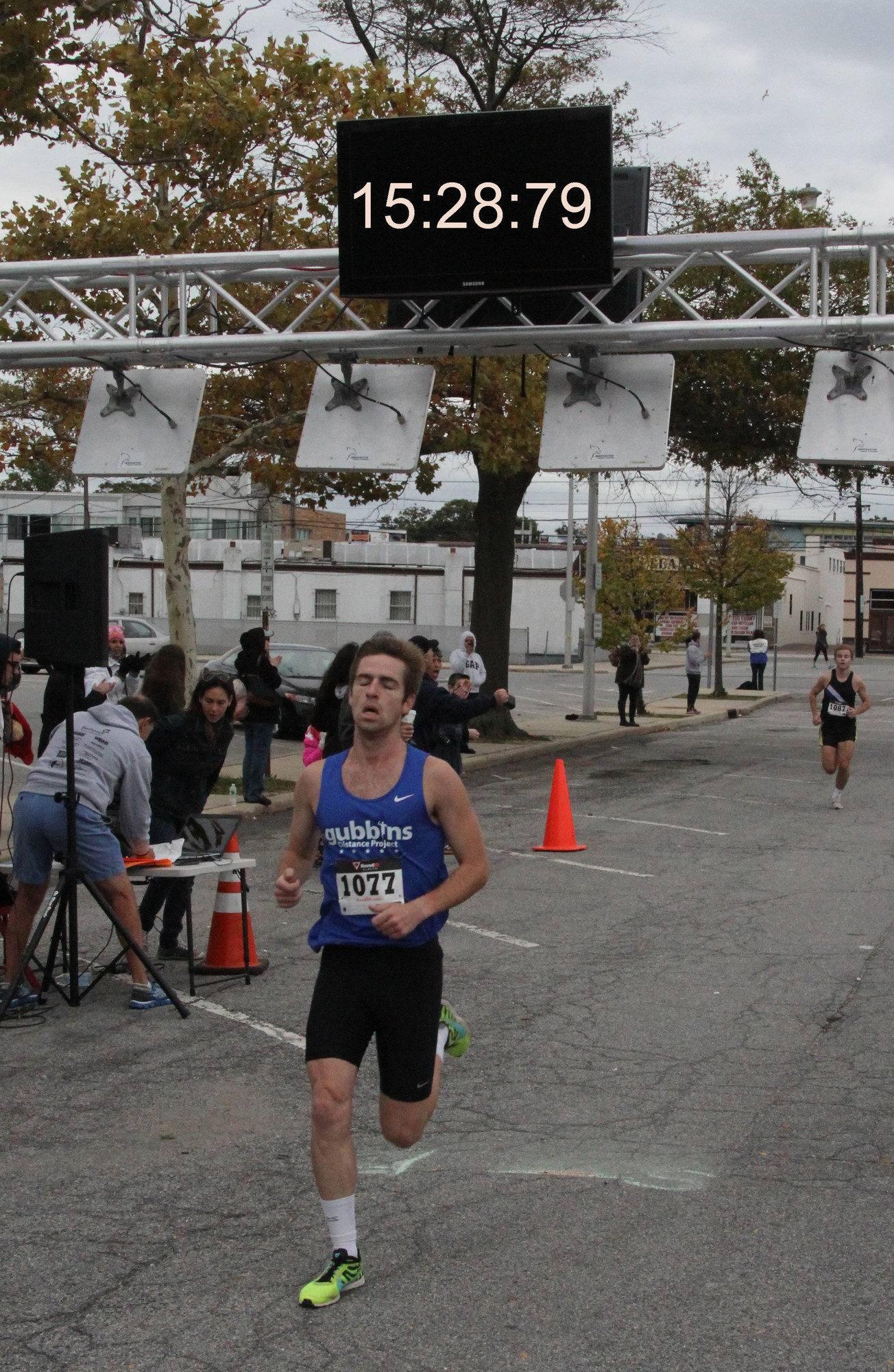Kevin Harvey was the first runner to cross finish line with a time of 15:28:79.