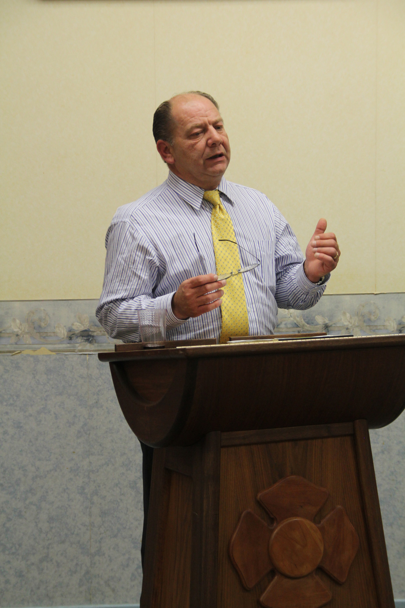 Past Chamber president Ken Jacobsen, of LPL Financial, organized the open house.