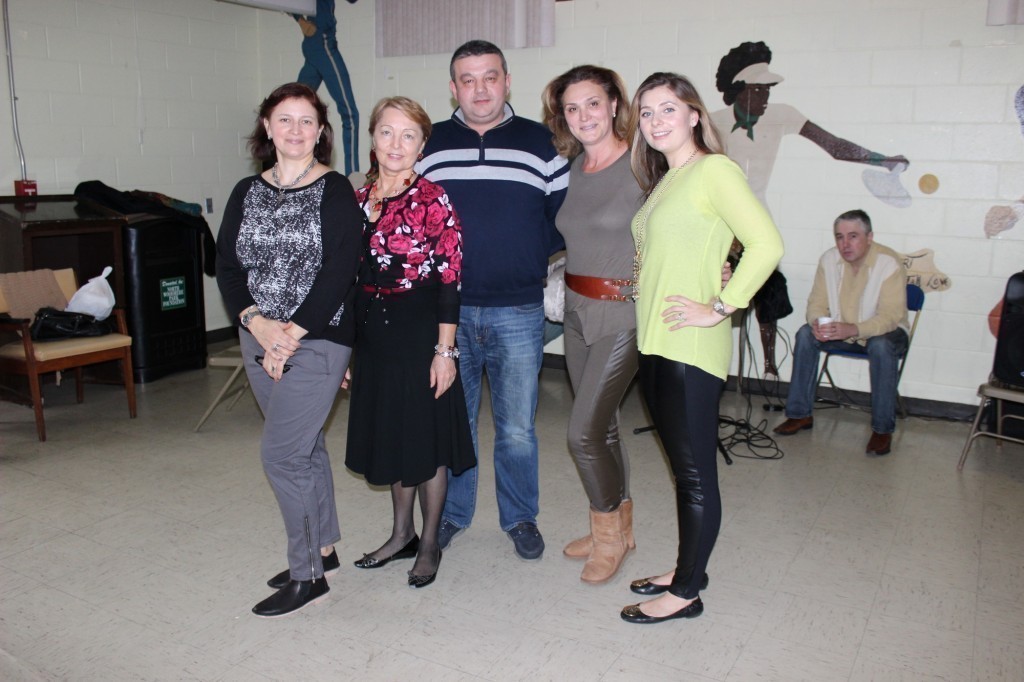 The JCC of the Greater Five Towns hosted a Thanksgiving meal for Russian seniors at North Woodmere Park. Above, Russian Division Case Manager Diana Zelmanovich, center, and friends.