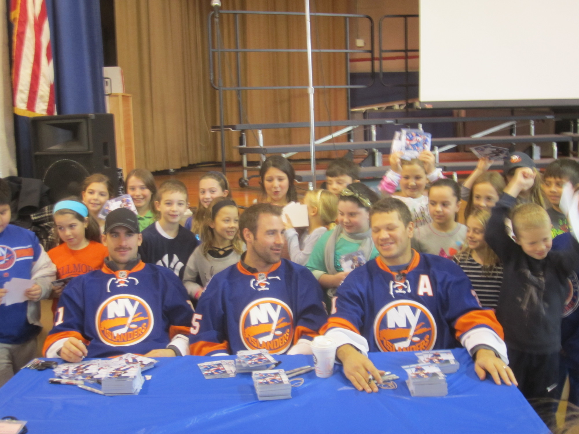 The Islanders stars posed with students.
