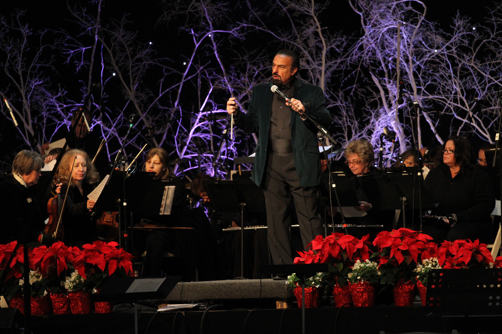 Dean Karahalis and the Concert Pops Orchestra entertained a sellout crowd of 2,700.