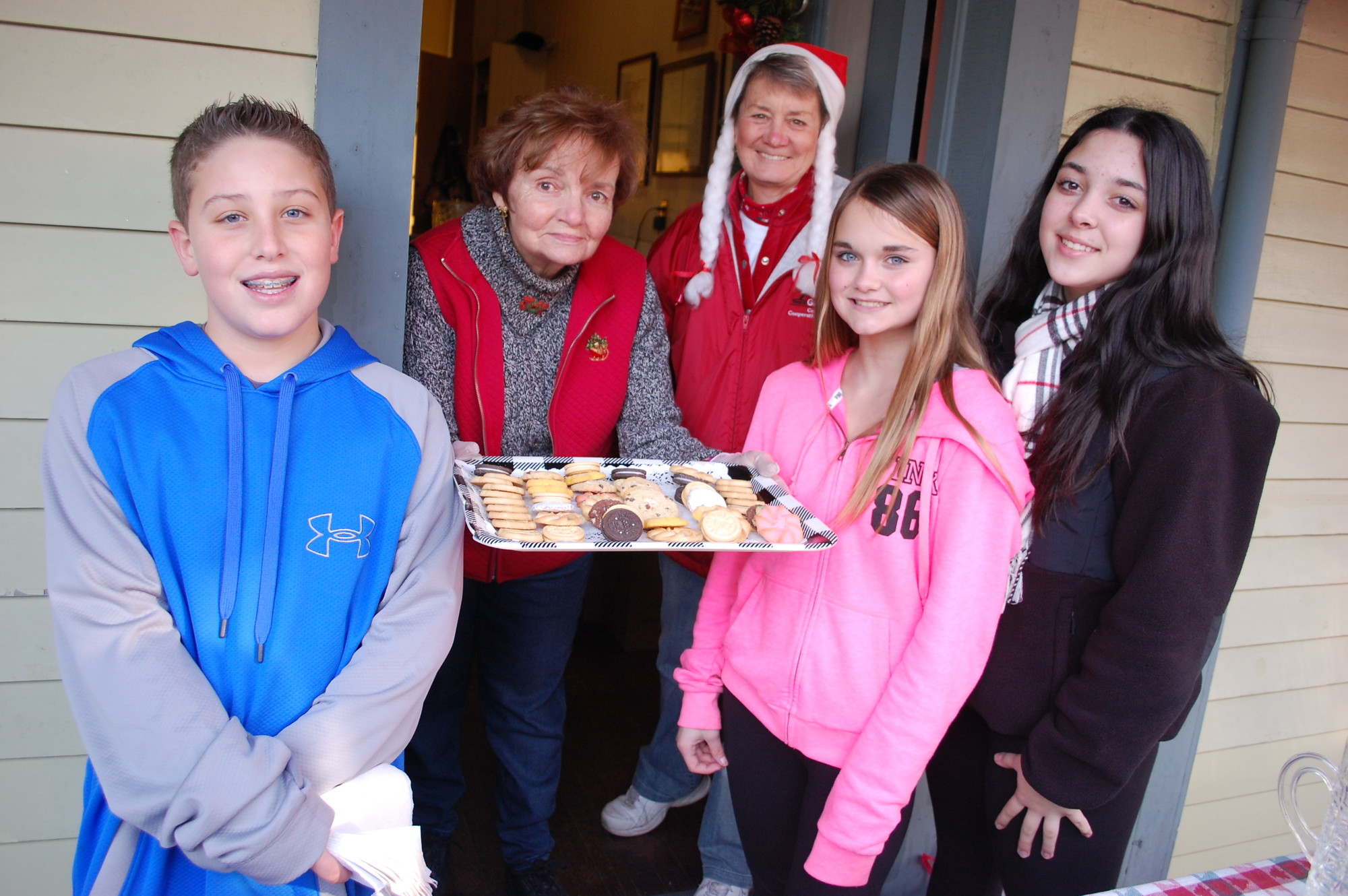 Preservation Society Trustees Elaine Yarris and Cookie Reisert had help from volunteers Michael Badagliacca, Jenna Coscia and Hannah Fay, all 12, in serving treats to visitors.