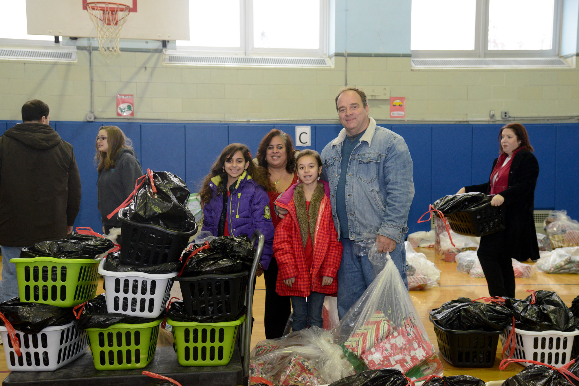 The Demauro family — Daniella, Tabitha, Carmen and Thomas —helped deliver food.