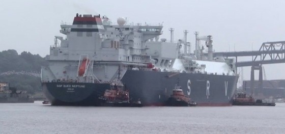 A video on Liberty Natural Gas’s website shows images of a liquefied natural gas transport ship. Such ships, capable of carrying tens of millions of gallons of LNG, would dock 16.1 nautical miles from Jones Beach if Liberty acquires government approvals to build Port Ambrose.