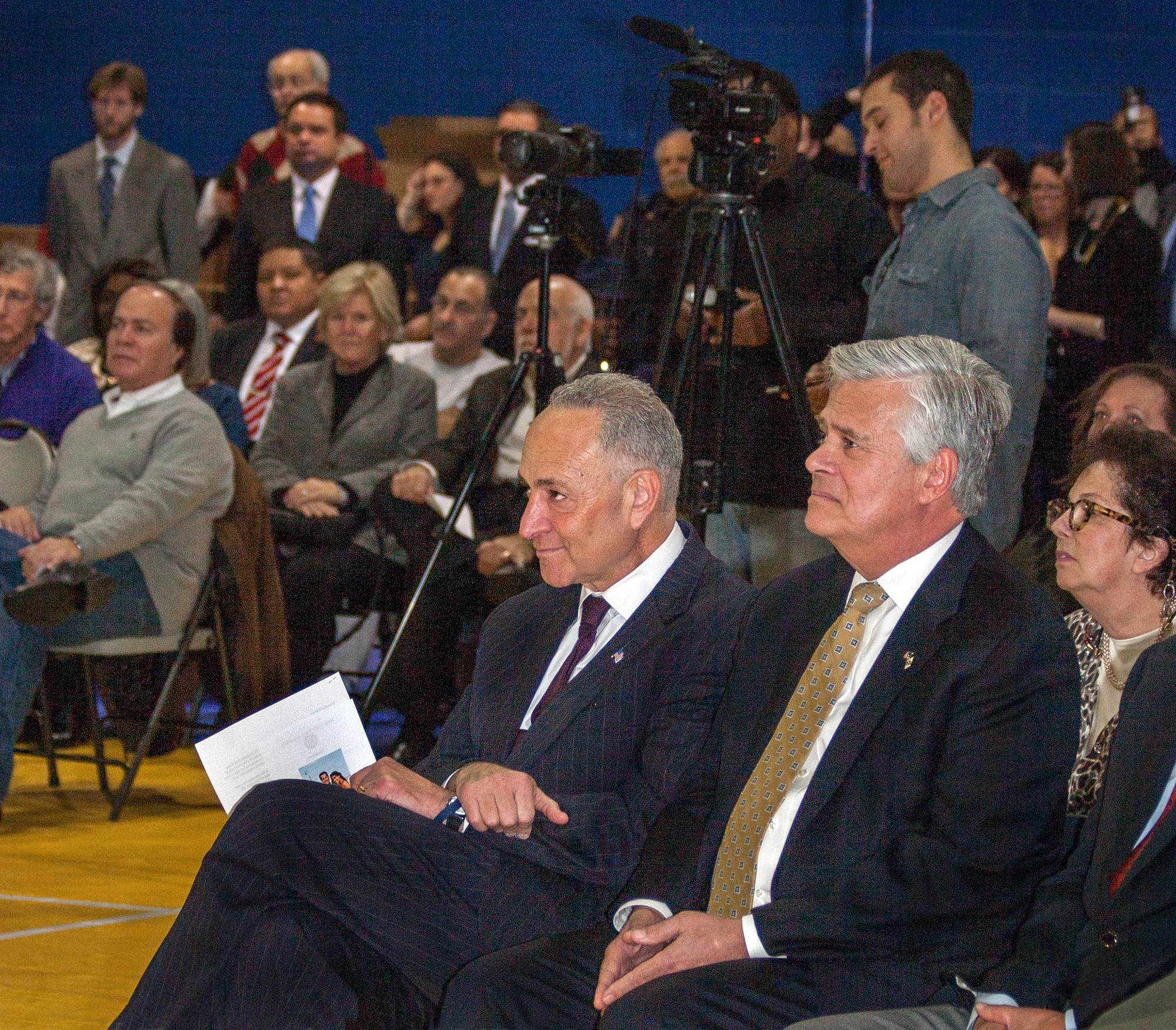Senator Charles Schumer and NY State Senator Dean Skelos listen to Assemblyman Harvey Weisenberg’s farewell address.