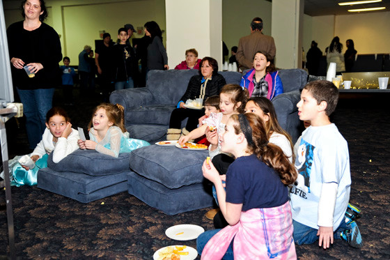 It was a comfortable scene at East Meadow’s Temple Emanu-El, as kids and parents gathered around the sofa for a viewing of “Frozen.”