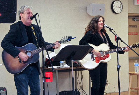 Folk duo Russ Seeger and Caroline Doctorow 
performed a concert as a complement the exhibit.