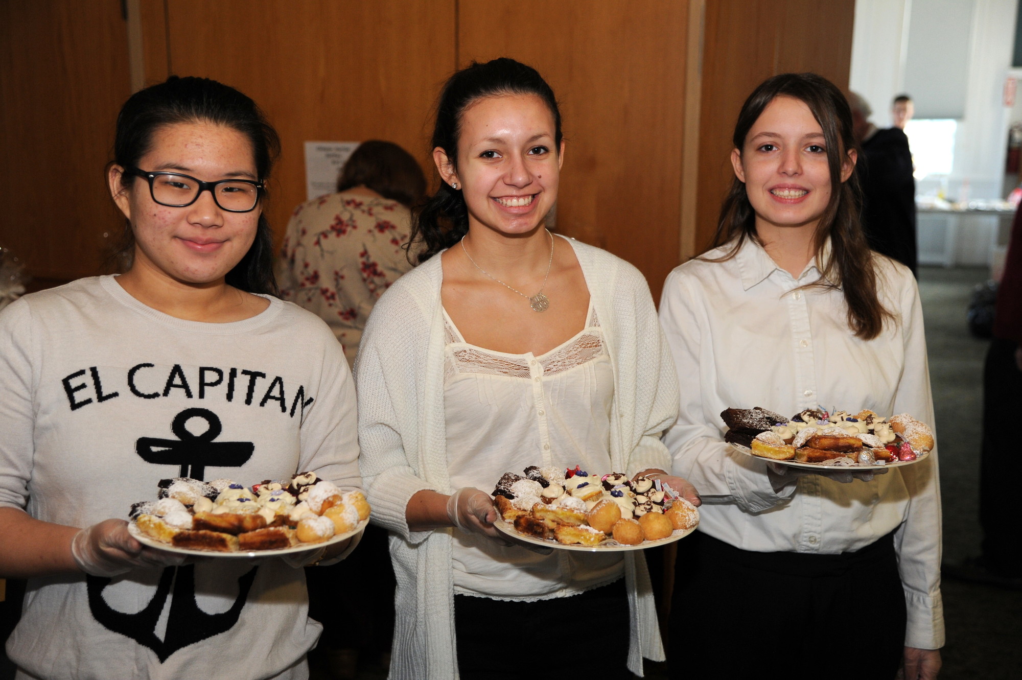 High School servers delivered desserts Patricia Lim(17 East Rockaway HS), Isabel Araujo(16 East Rockaway HS), India Garone(14 Lynbrook HS)