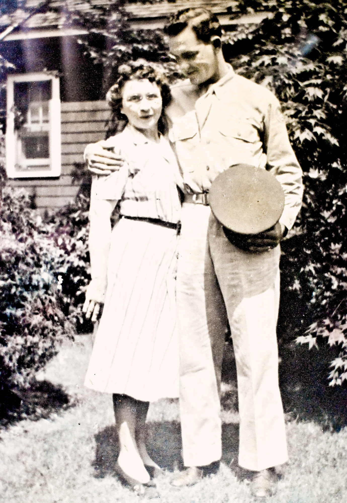 Wieboldt with his mother, Emma, at their Kenny Avenue home in Merrick during World War II.