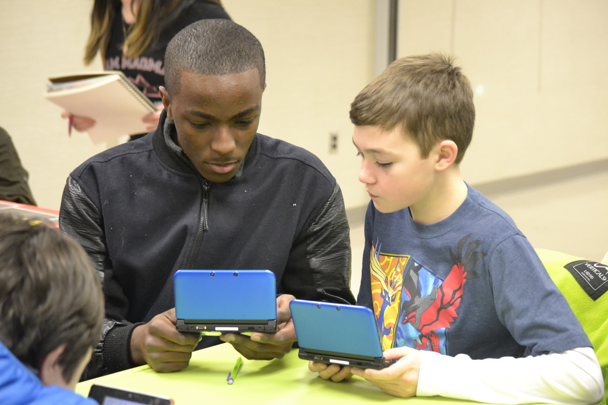 Kenath, 17, and Sean Loftus, 13, dualed it out head-to-head in a video game battle on Nintendo 3DS.