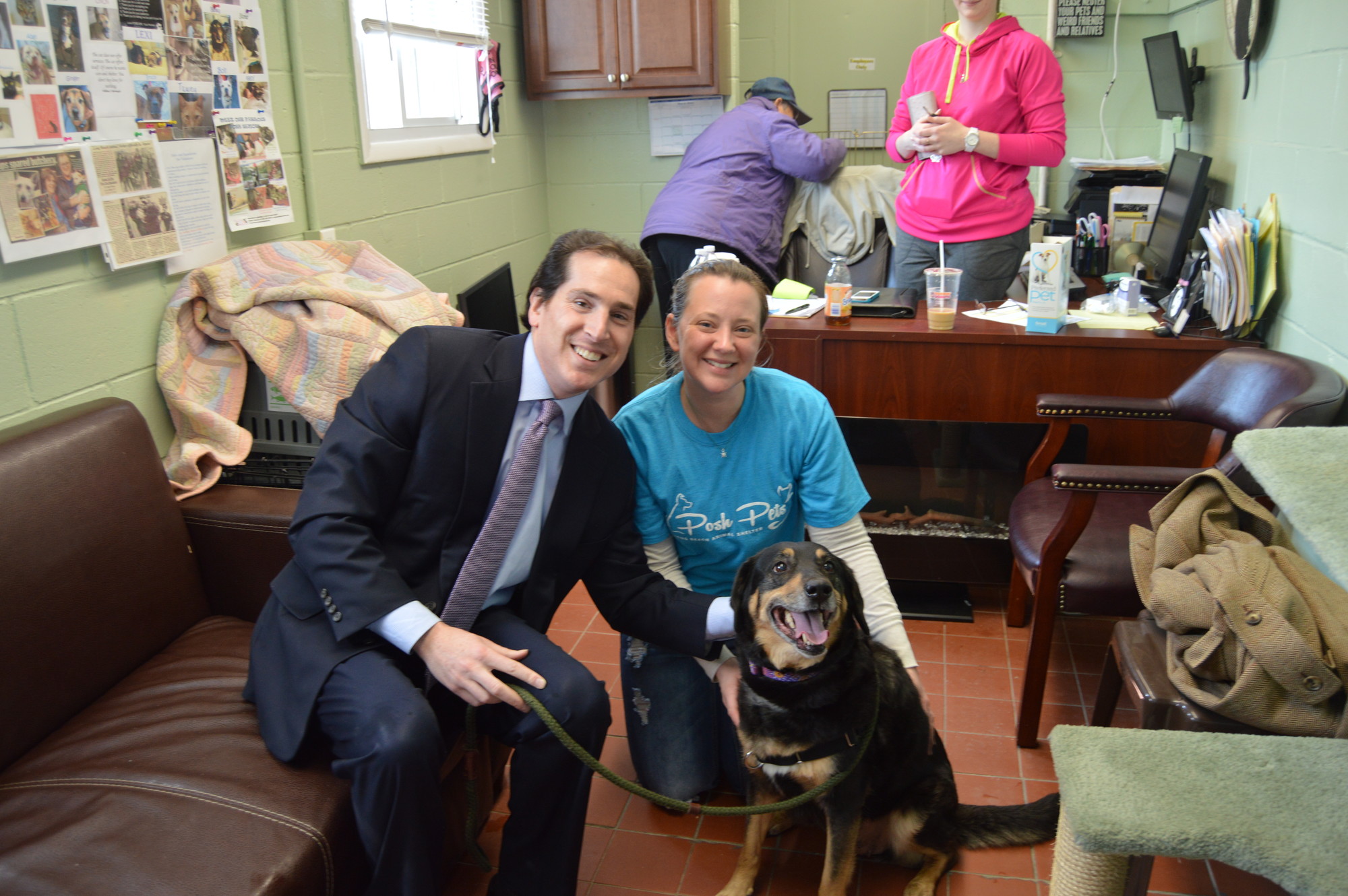 Assemblyman Todd Kaminsky visits Posh Pets in Long Beach to announce new pet safety legislation.