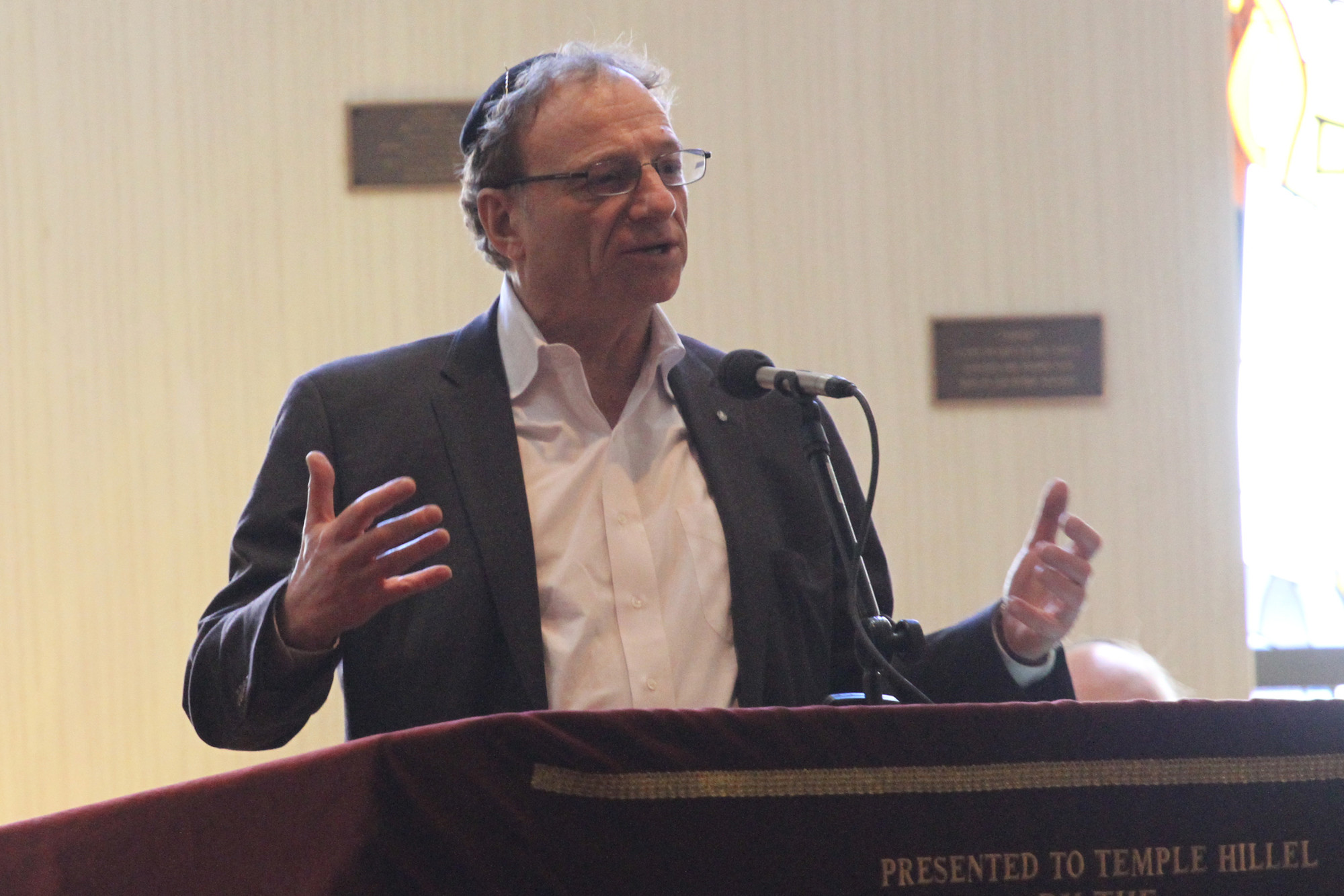 The political summit at Temple Hillel addressed the concerns of voters regarding issues ranging from the economy to healthcare. Political strategist Hank Sheinkopf was one of several speakers at the forum.