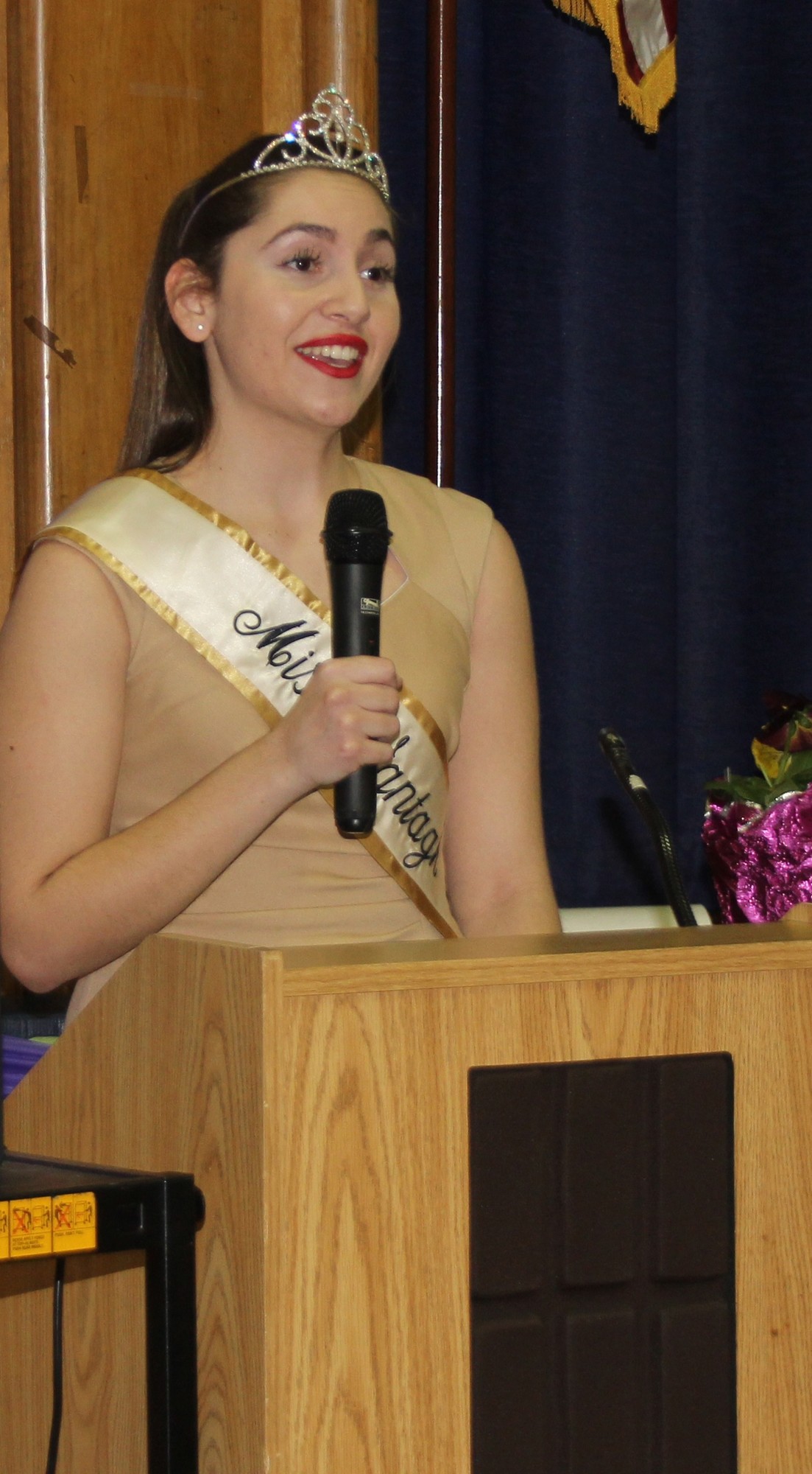 Kayla Knight, Miss Wantagh 2014, opened the ceremony.