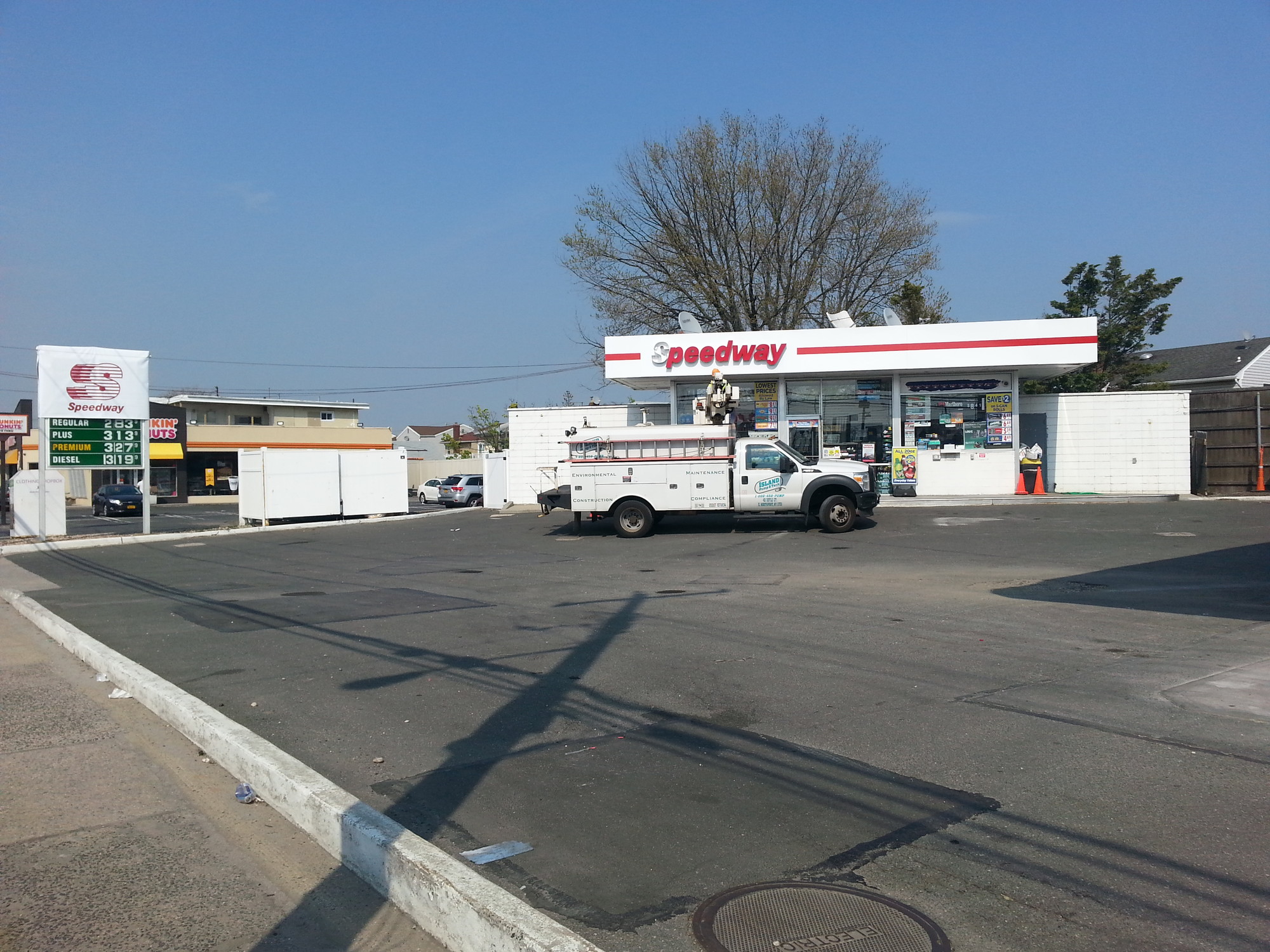 A Speedway moved into the old Hess location on Austin Blvd., Island Park