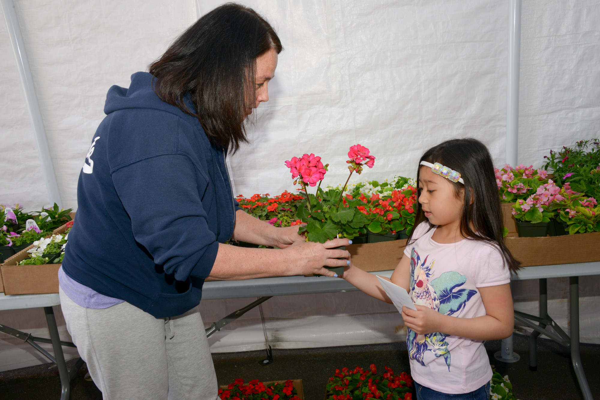 Kelly Gelish helps Summer Millares purchase plants.